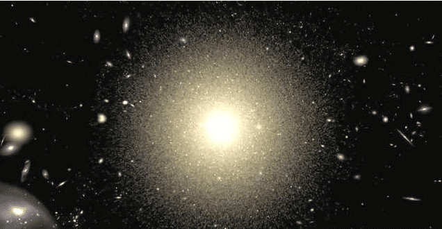 人类已知最大的星系, 直径400万光年,可以容纳上千个