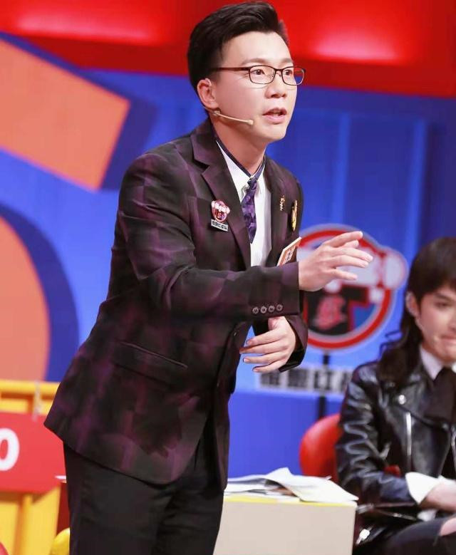 国际华语辩论赛:马薇薇黄执中参加表演赛,陈铭受邀身份让人服气