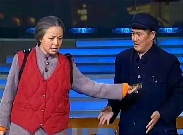 键盘侠怼潘长江今年别上春晚了，他回复“麻烦您别看”获网友力挺