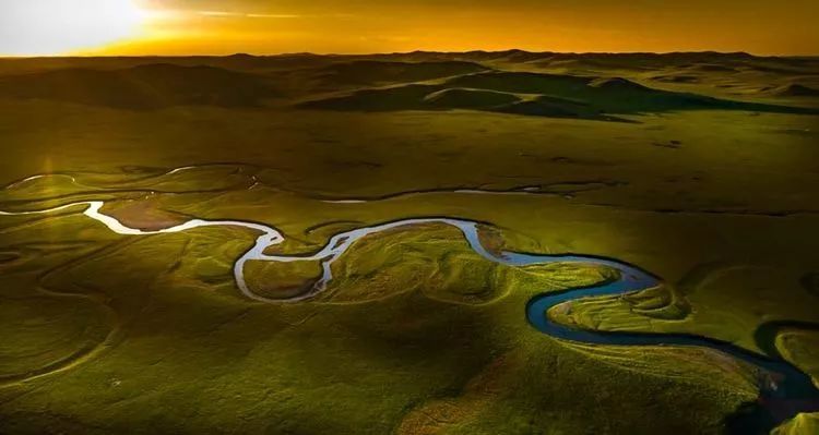 水舞银蛇,鸟瞰呼伦贝尔草原的莫日格勒河