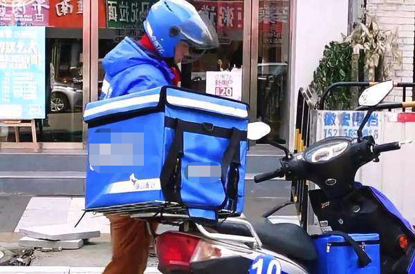 没点真本事不敢送外卖:当厨师、帮打游戏,还和