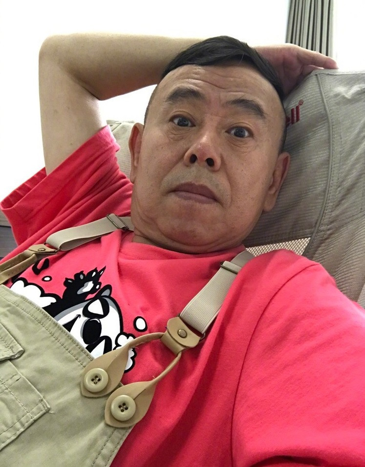 老总潘长江_潘长江举起手来图片(3)