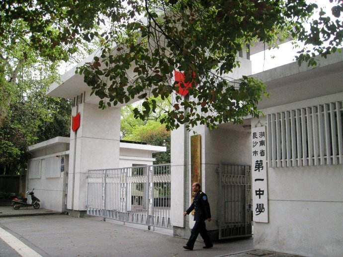 湖南附中作为一所百年老校,在省内排名第三,全国排名和北师大实验中学
