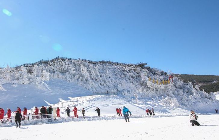 云南玉龙雪山滑雪场