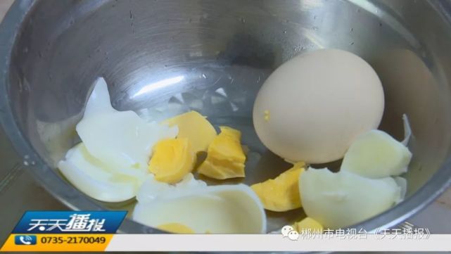煮熟的蛋黄像橡皮泥 郴州市民怀疑买到假鸡蛋
