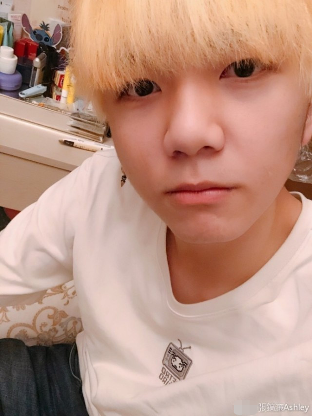 洪欣18岁儿子近照,完美继承父母的高颜值好气