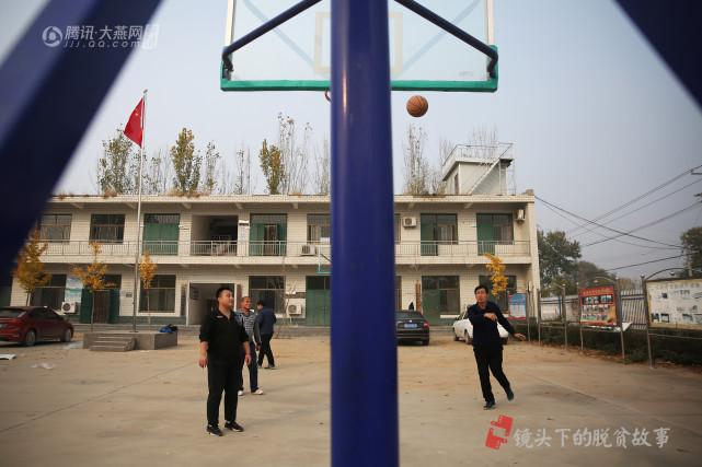 伏城人口_东汇城超市人口图片(3)