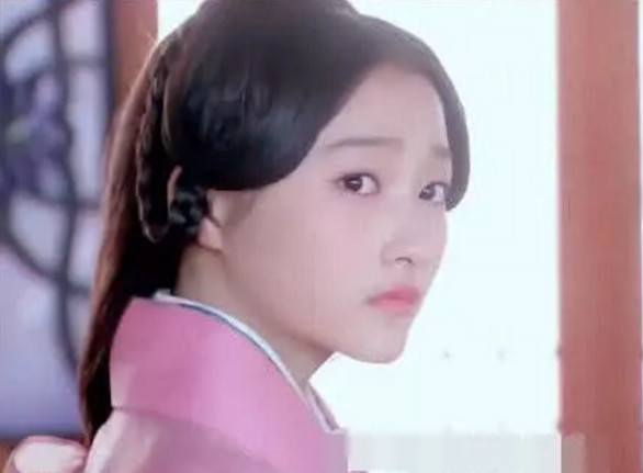 迪丽热巴与关晓彤古装造型撞衫,网友:谁更漂亮