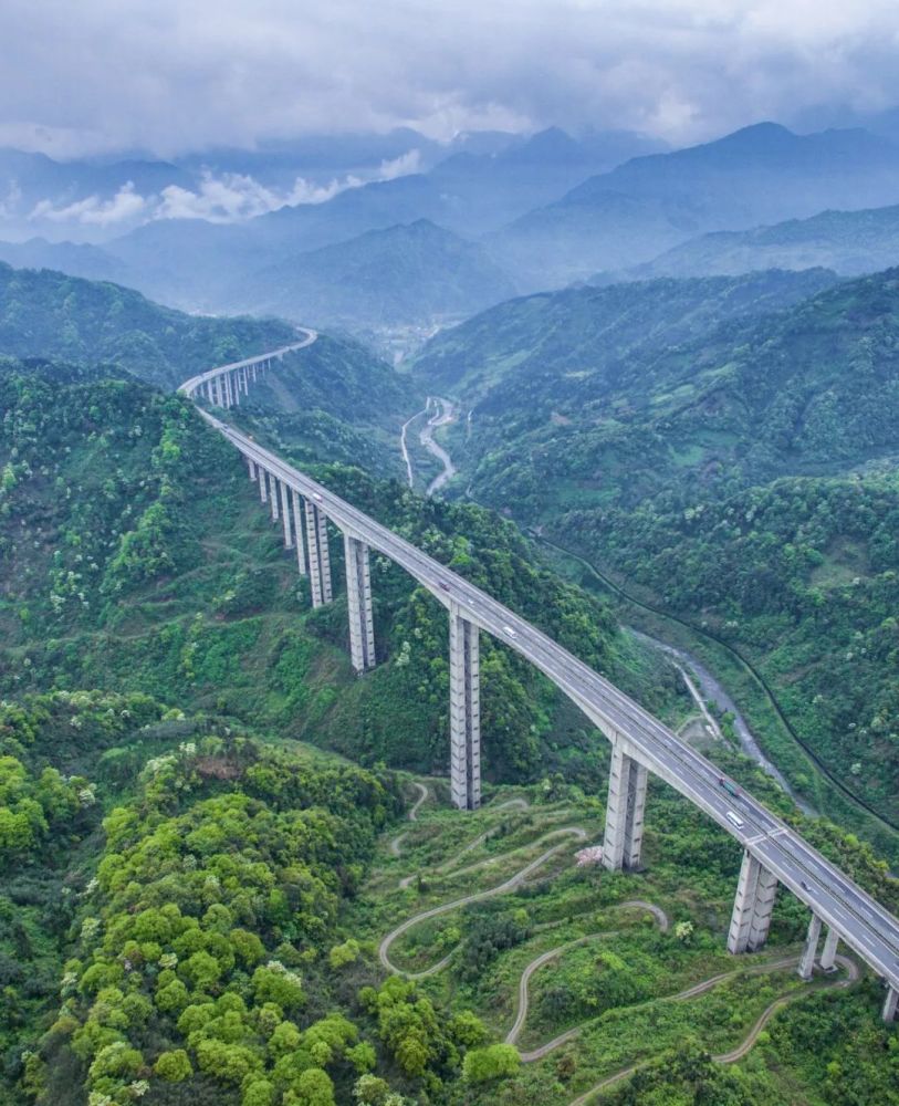 中国桥梁图鉴:"梁桥"盛极一时 "悬索桥"征服天险
