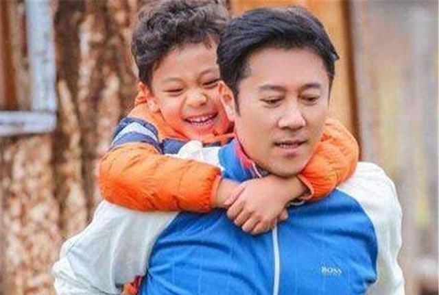 50岁蔡国庆老婆近照曝光,这么多年不公开,网友:真美