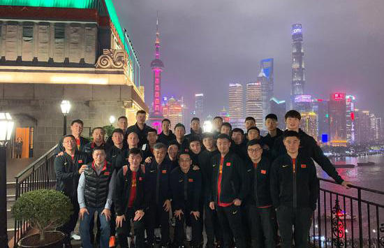 阿不都沙拉木晒男篮全家福:迫不及待想上场比