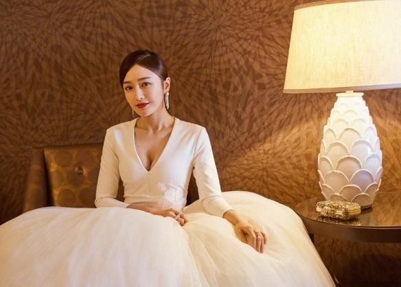 周星驰神秘新片杀青,海报显示该片将于2019