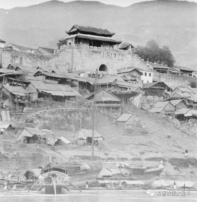 100年前中国城门老照片:天安门略显凄凉,重庆朝天门气势恢宏