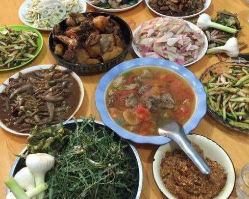 去东北出差,深切体会啥是"大口吃肉大碗喝酒",简单粗暴太过瘾