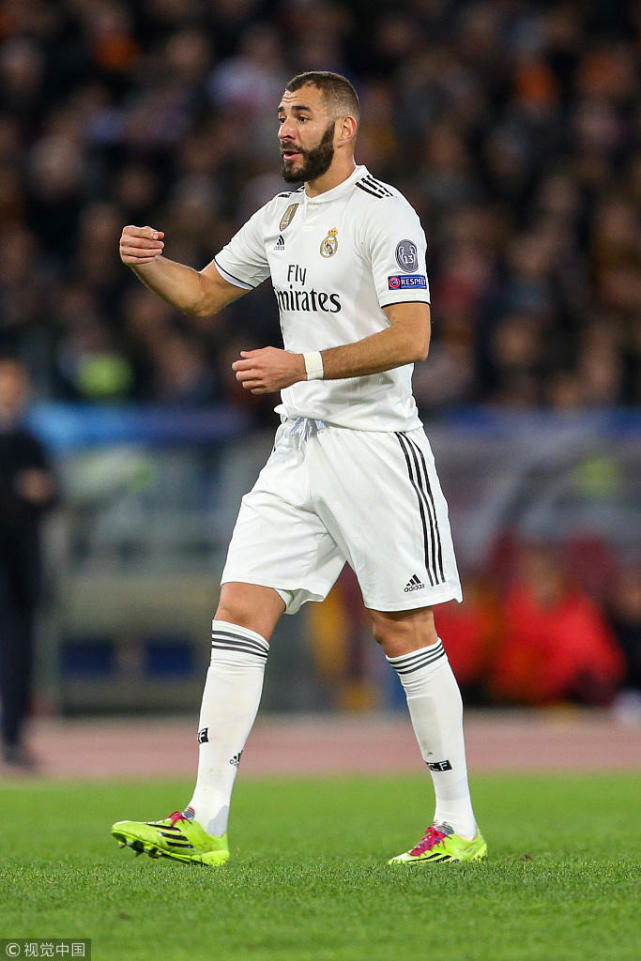 本泽马迎皇马生涯300胜里程碑 这效率谁还敢让