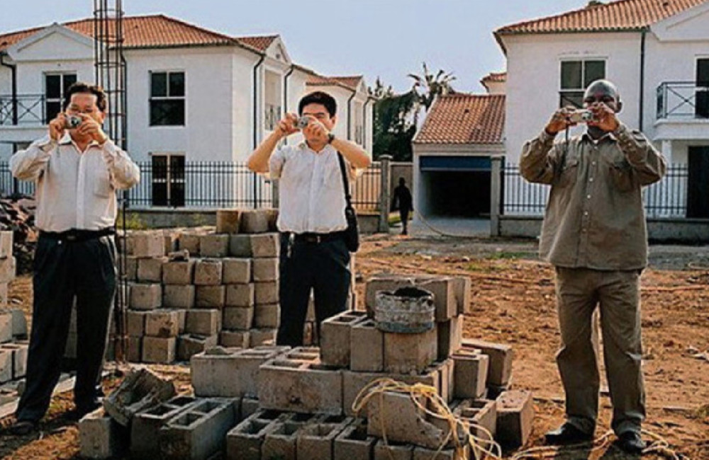 中国人去非洲后,创业当老板,享受物美价廉,十多