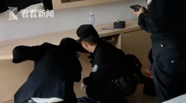 
防监听探测器酒店暗藏摄像头顾客要求道歉 经理 :难道要跪下?