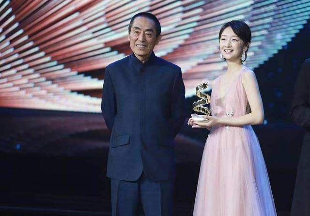 才出道就成了谋女郎，到如今出道二十年，只演女主却成十八线演员