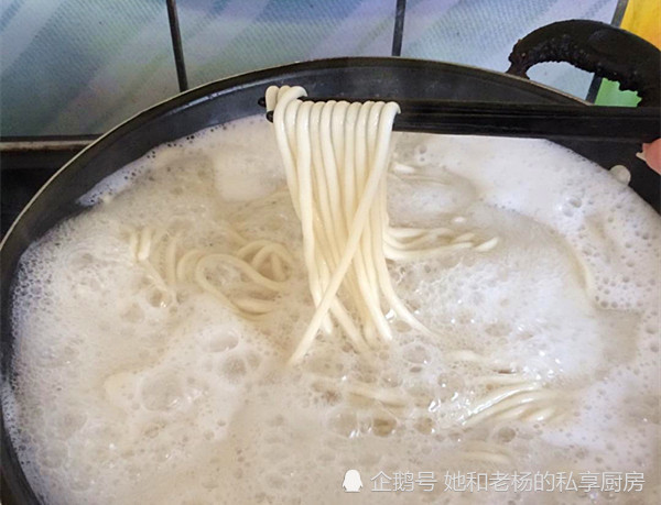 天天吃面条对身体有什么好处?医生叮嘱:这样吃