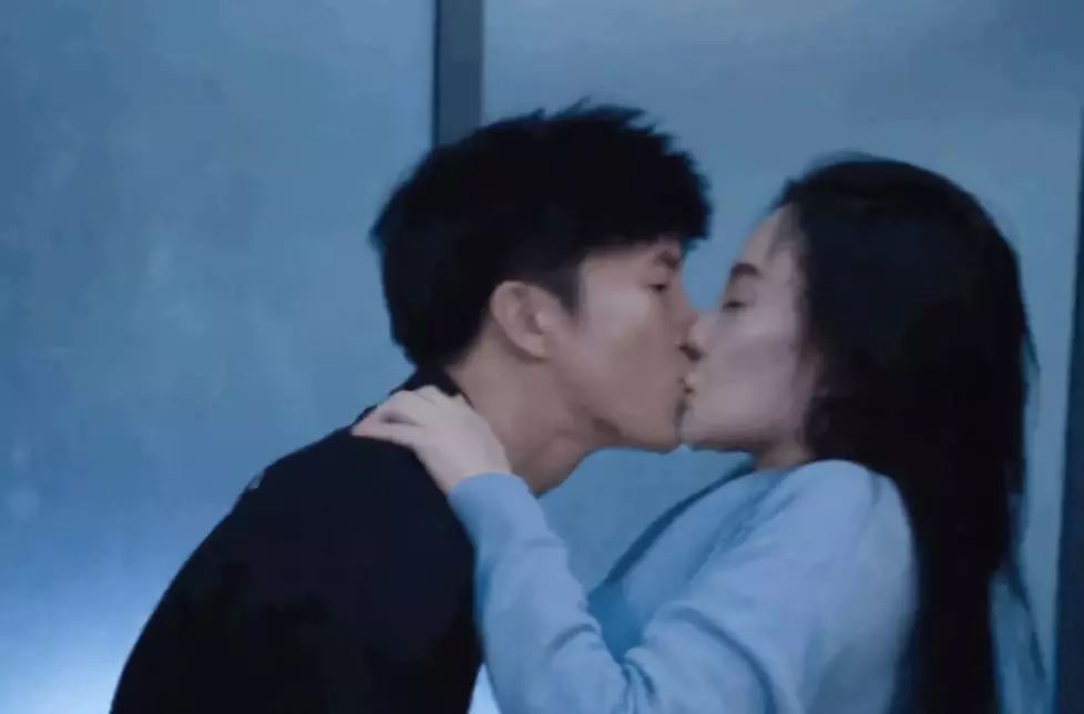 薛之谦李小璐陈羽凡:出轨吸毒天团出道只因猪