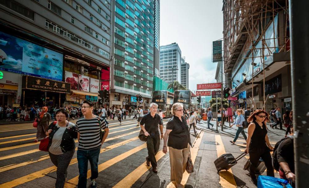 为啥我们去香港旅游,一眼就被认出是大陆人?当