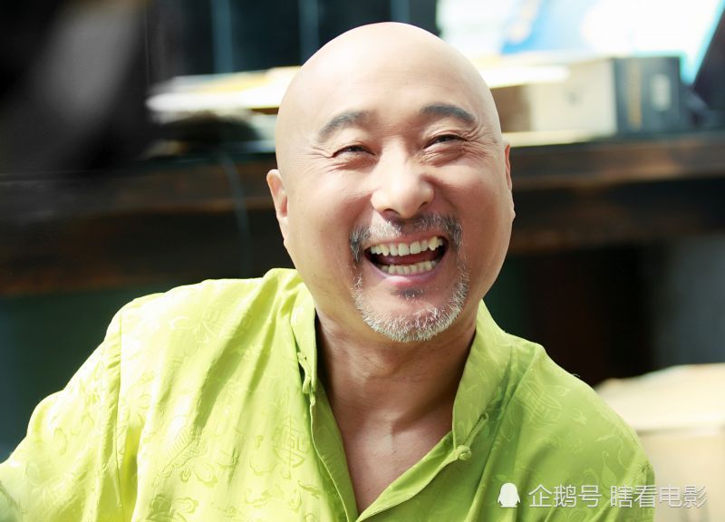 64岁陈佩斯近照，除了胡子其它都没变，这模样倍感亲切！