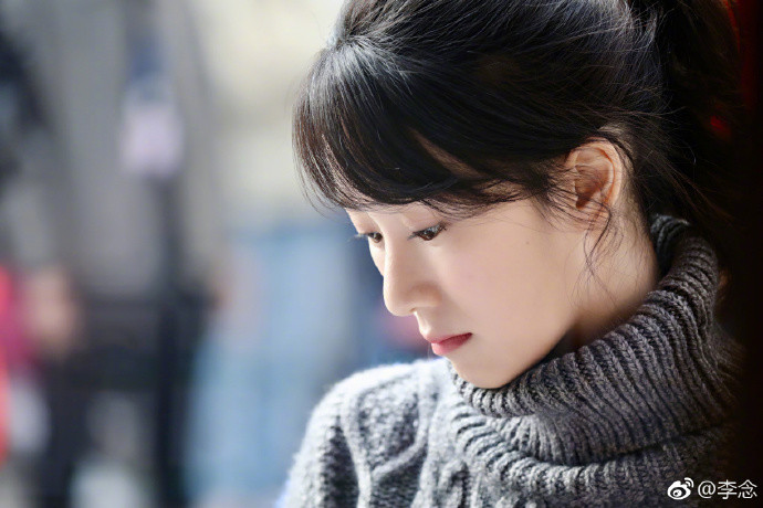 李念因戏增肥再演学生妹,满脸胶原蛋白重返海