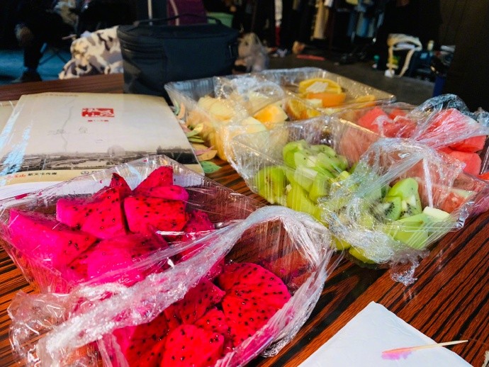 李念因戏增肥再演学生妹,满脸胶原蛋白重返海