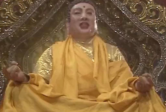 如来的扮演者朱龙广,去买佛像时发现画的就是自己,心里很自豪