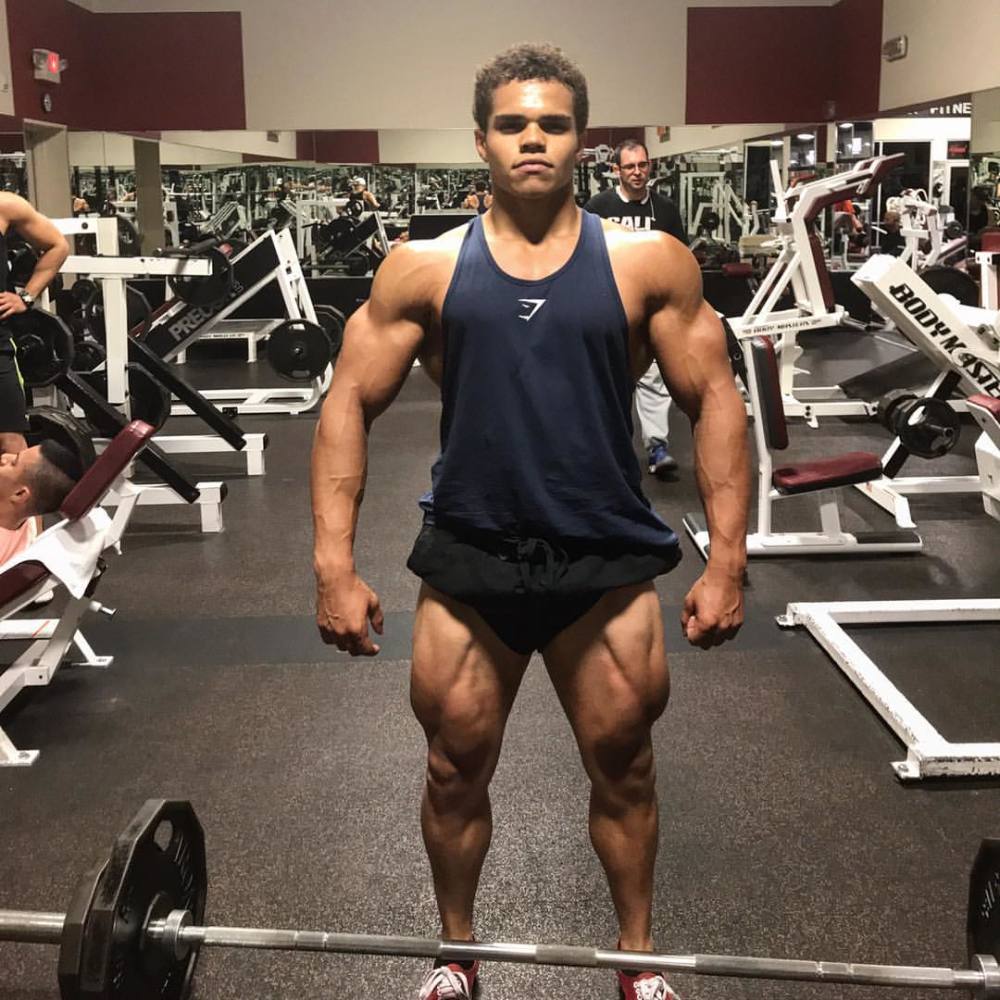 15岁成肌肉男,20称霸健身圈,如今练成