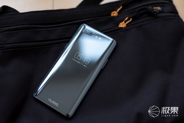 无需游戏手柄,双屏努比亚X副屏辅助,操作太犀