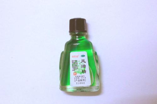 印度游客第一次来中国,就被中国神油吸引,还