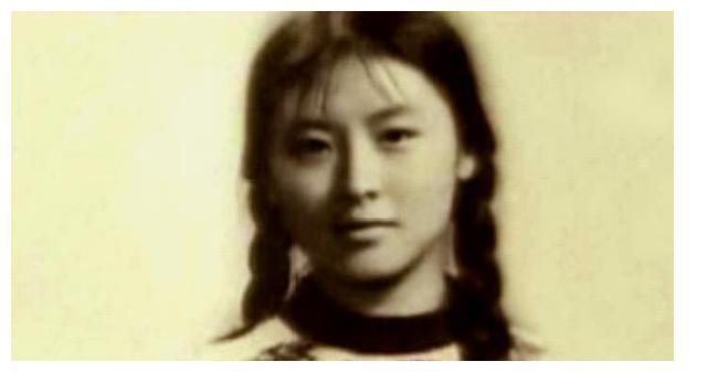 东方美人杨丽坤,14张老照片,从13岁到天命之年
