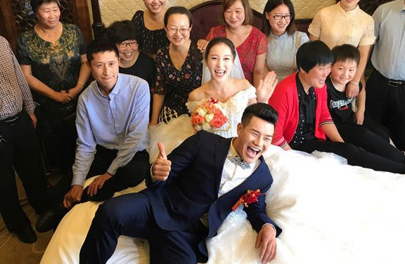 谢孟伟婚纱照曝光_周楚楚谢孟伟婚纱照