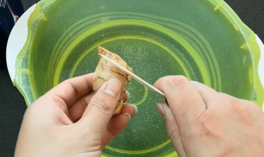 掉头发?洗头时加点它,头发茂密不脱落,看完赶