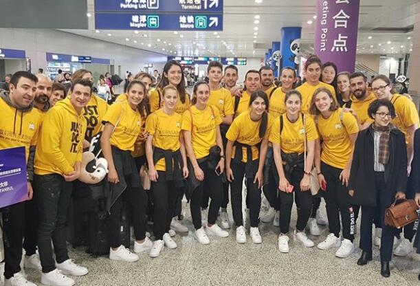 回家了!朱婷携队友抵达上海 瓦基弗银行暖心中