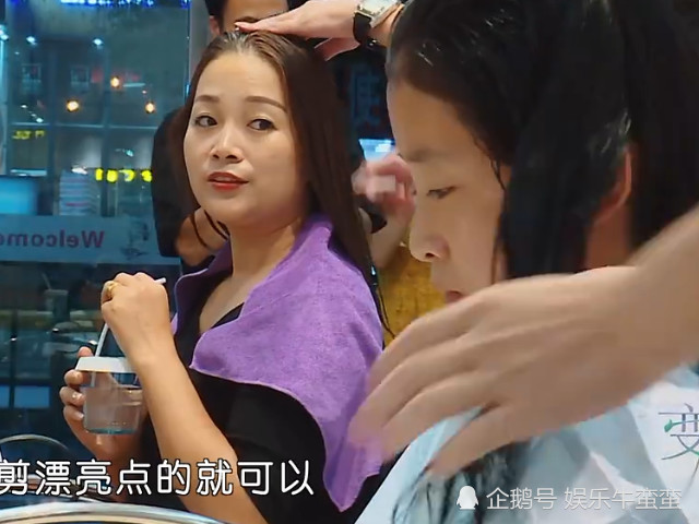 《变形计》山村女孩买衣服,遭导购轻视?富豪妈