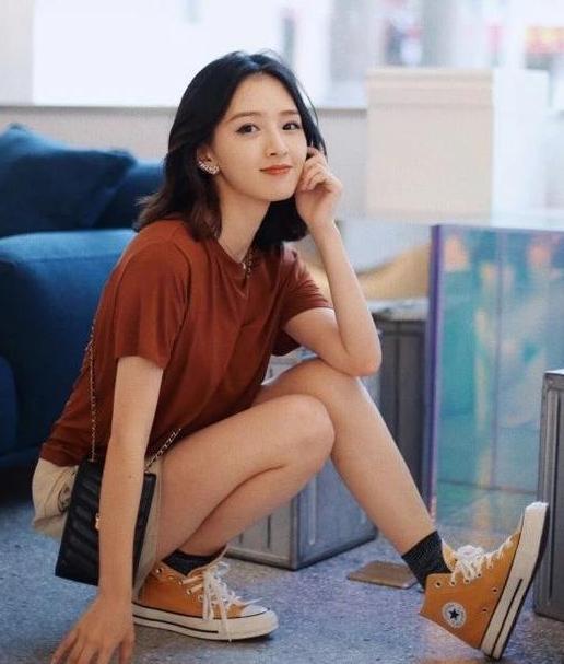 她是迪丽热巴同学，颜值不输杨颖，不当演员当网红，孩子都生了？