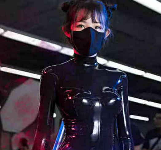 00后cosplay"皮衣萝莉",腰上扣子成焦点,网友:爱了
