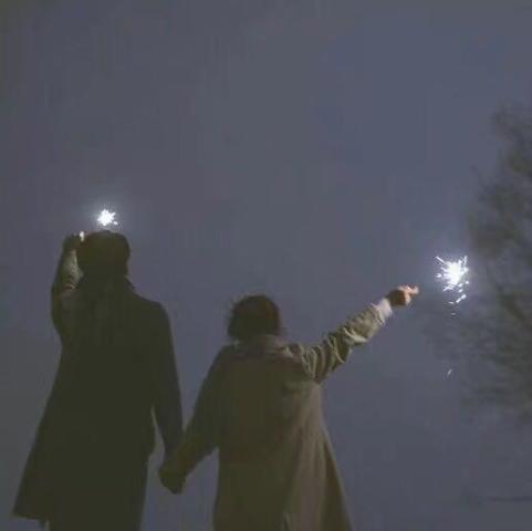 暖心情侣头像:夜空中最亮的星,那仰望的人,心底的孤独