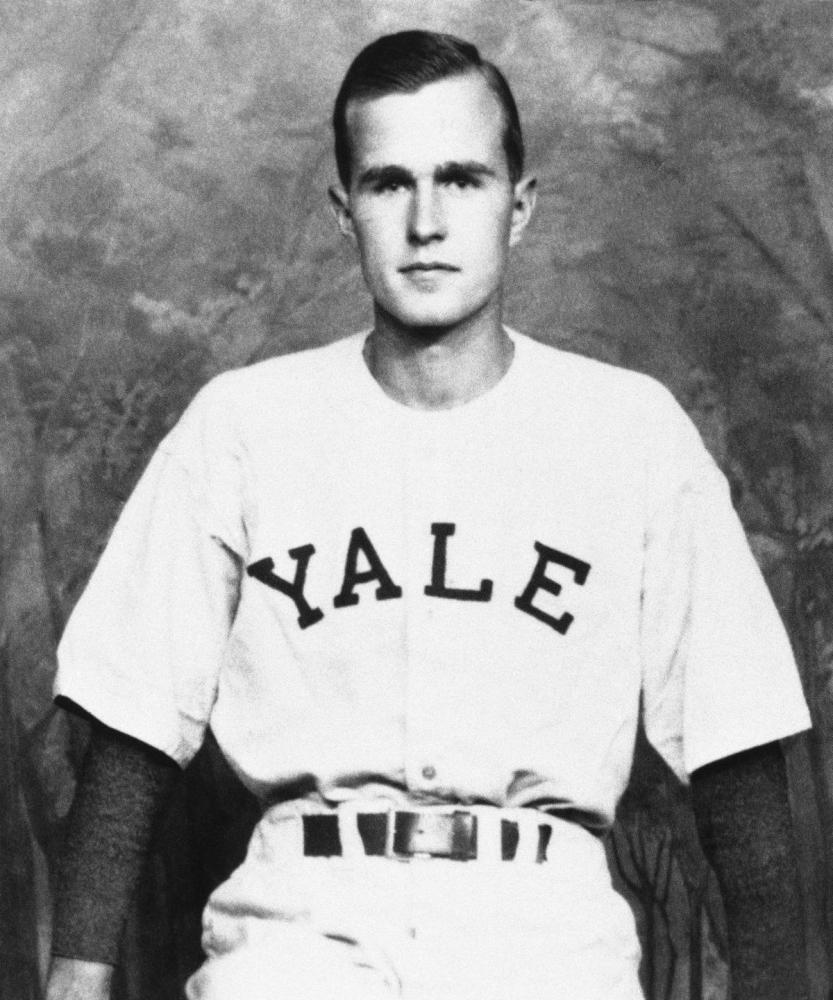 老布什年轻时不仅是学霸还是耶鲁大学棒球队队长