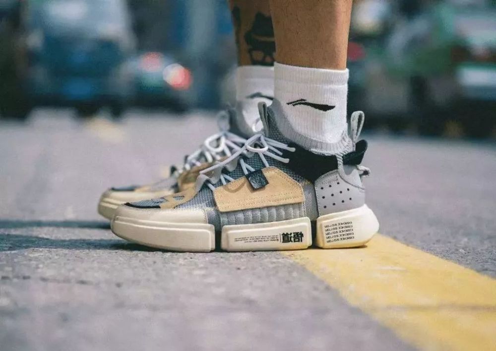 别再买阿迪耐克了，这12双国潮运动鞋已经完爆巴黎世家了!