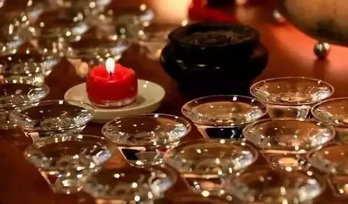 你知道佛前各种供品相对的含义是什么吗?