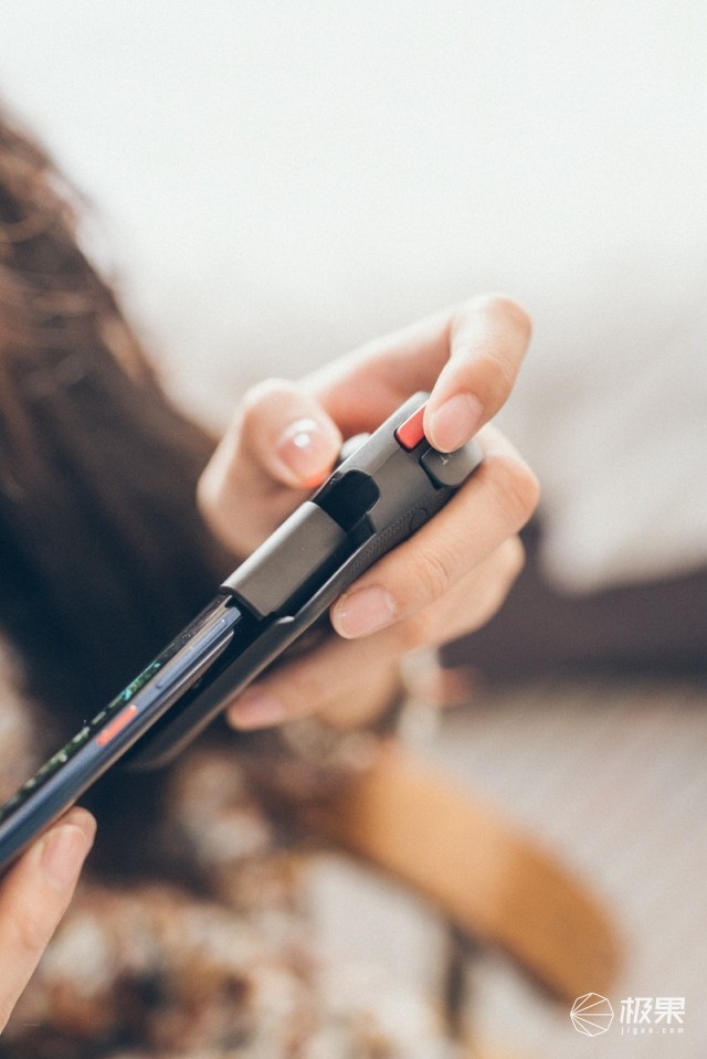 单手吃鸡的快感:北通G1单边游戏手柄体验