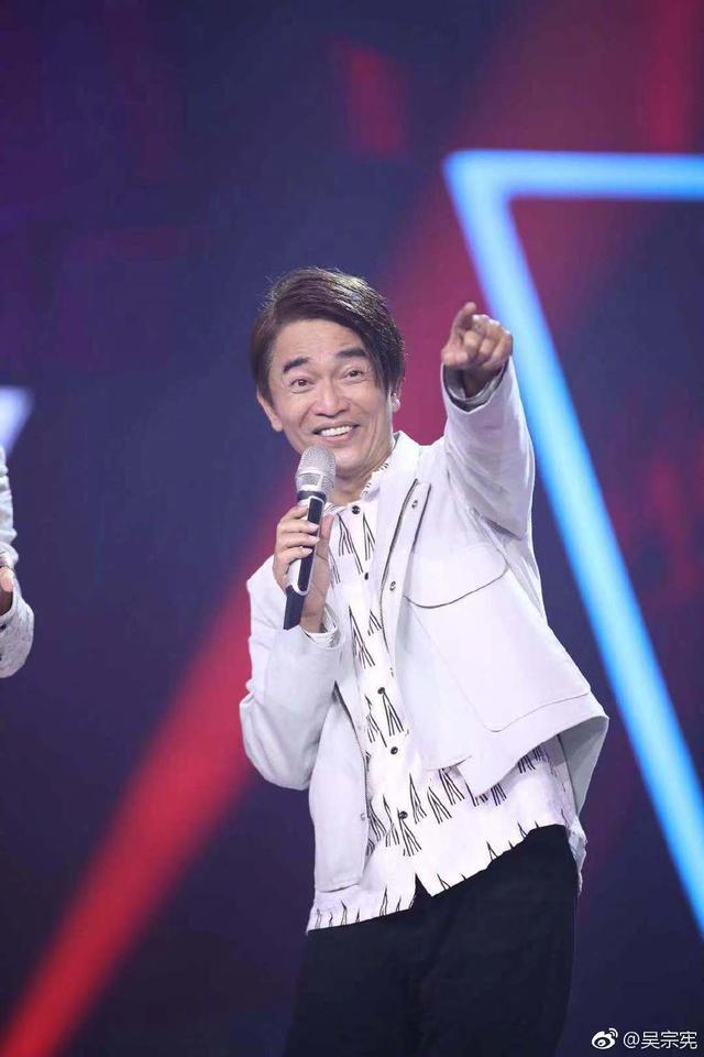 《蒙面唱将》：宫廷背包客揭面，观众直呼周深上《歌手》