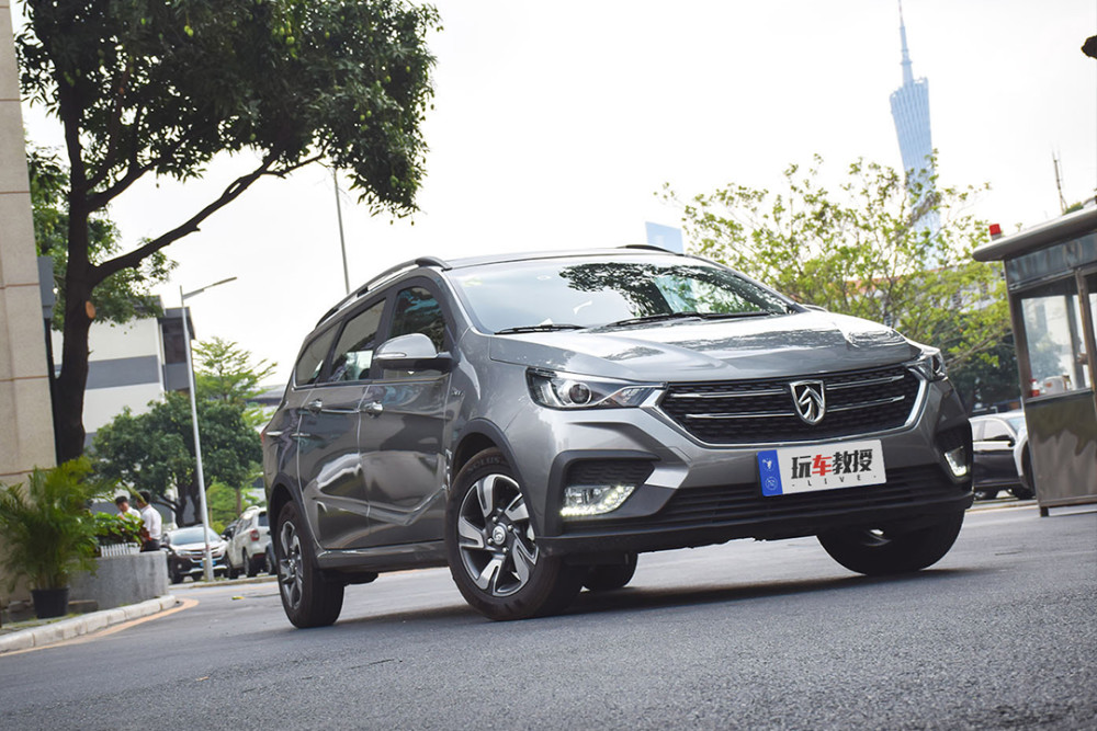 等等,10万块以内的0油耗新车你还真想买?