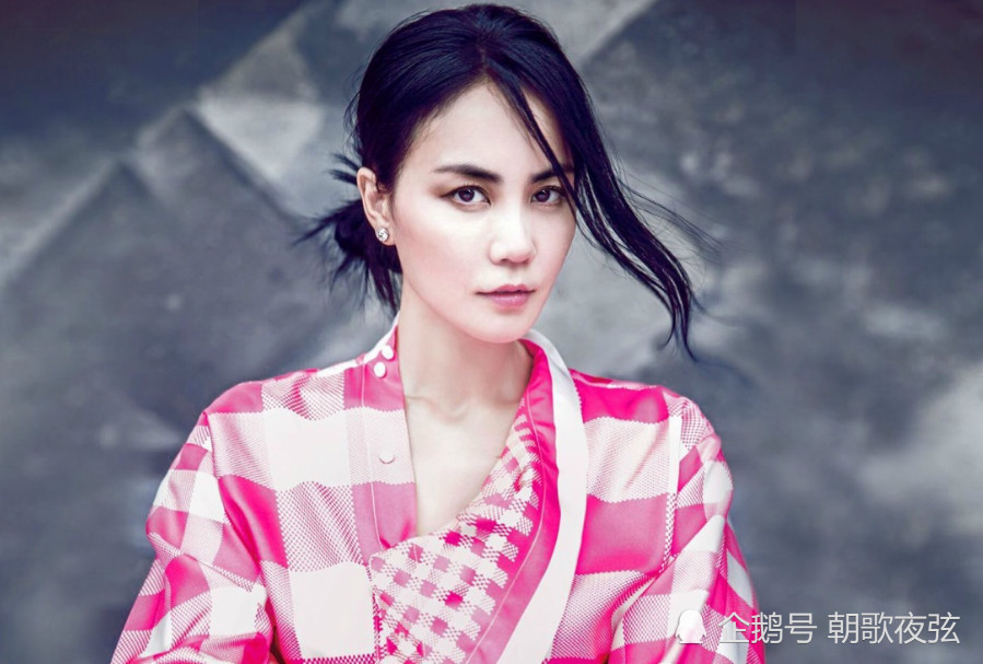 曾经的歌坛天后，52岁沦落街头无人问津
