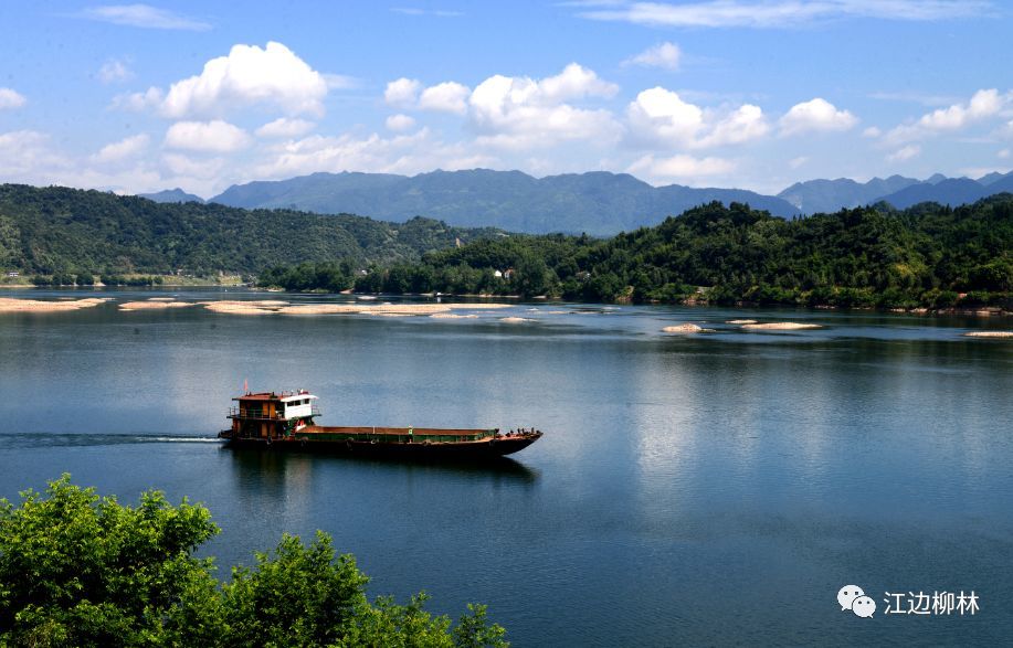 巨虎镇山,大坝横江,五强溪水电站是湖南第一大坝,气势恢宏,是人造和