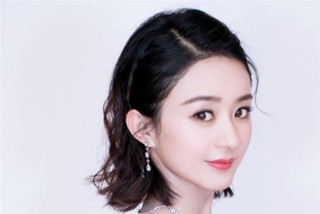 从照片上可以看得出来,赵丽颖的肚子已经有一些显怀了!