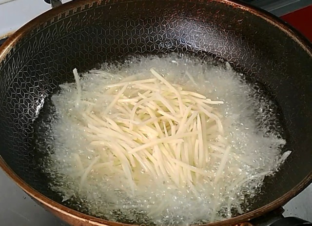 640